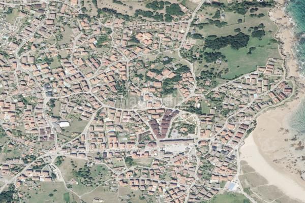 Foto 0b917f33-72da-4579-97de-787a29decb6f. Aparcament cotxe a Pedroso Noja