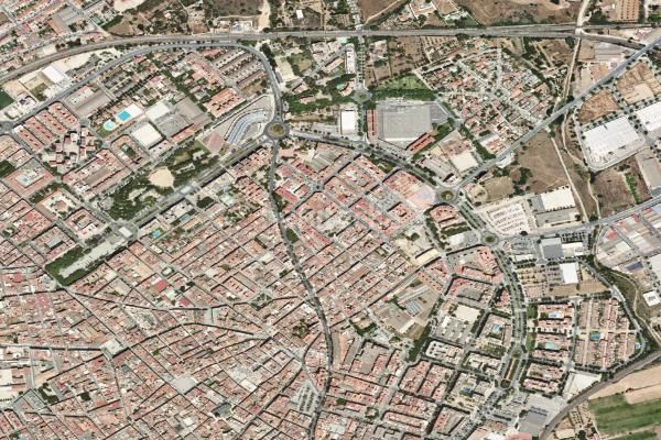 Foto c6766705-8570-4ece-81b8-1035d87db7b6. Aparcament cotxe a Llevant Reus