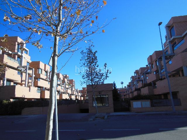 Foto ebf875cb-3062-4453-a147-aacf5927aead. Aparcament cotxe a Yebes - pueblo Yebes