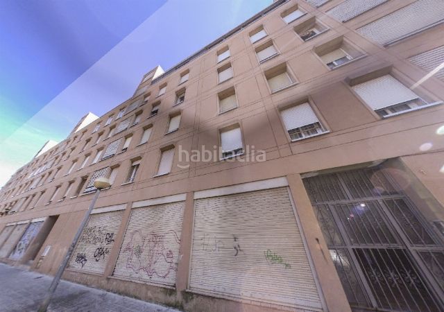 Foto f9b3fb8f-d4d8-4c3a-a609-67034e538ef7. Local comercial a Llevant Reus