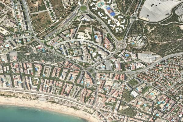Foto a70fbb06-b50a-4c02-9e44-0c7f659a4994. Aparcament cotxe a Plaça Europa - Port Aventura Salou