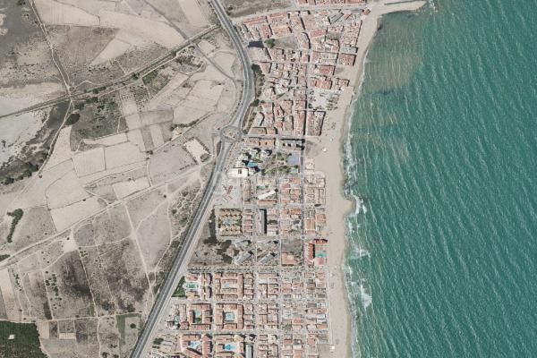 Foto 3e2ea71d-1164-4743-b1ba-470a422001c1. Aparcament cotxe a Los Europeos Torrevieja
