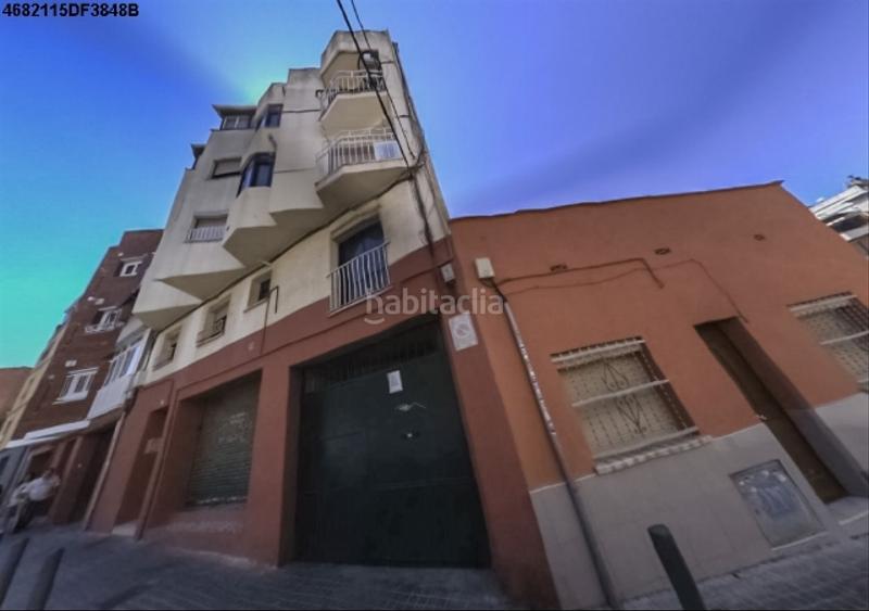 Foto 35b9e7f7-00f4-4257-9eee-55e391ab9398. Casa a Llefià Badalona