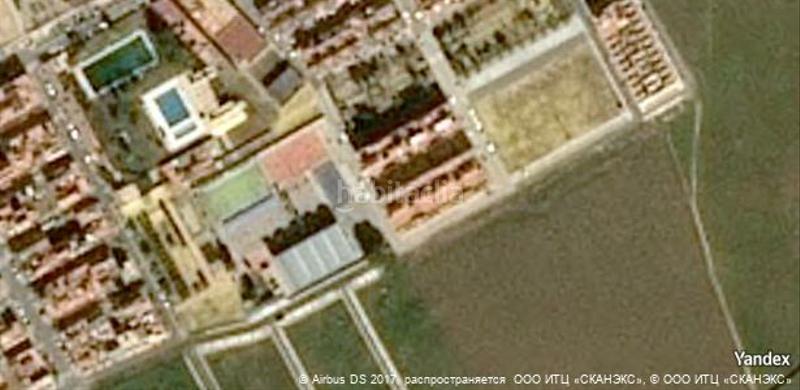 Foto 3c21c8cc-6640-4ea9-80f7-a8b40832a8bd. Aparcament cotxe a Lora del Río