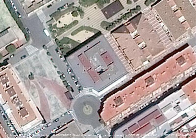 Foto 0f3cea75-db60-4900-be21-3245ec1256d4. Autoparkplatz in Beniel