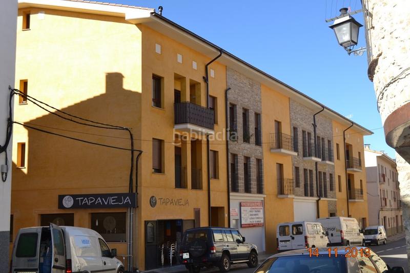 Foto c84c4549-917c-4375-a9f3-44b42b5e82be. Aparcament cotxe a Cantavieja