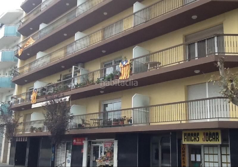 Foto 19e819cb-cff8-424a-912b-3dda36fa044d. Parking voiture dans Calafell platja Calafell