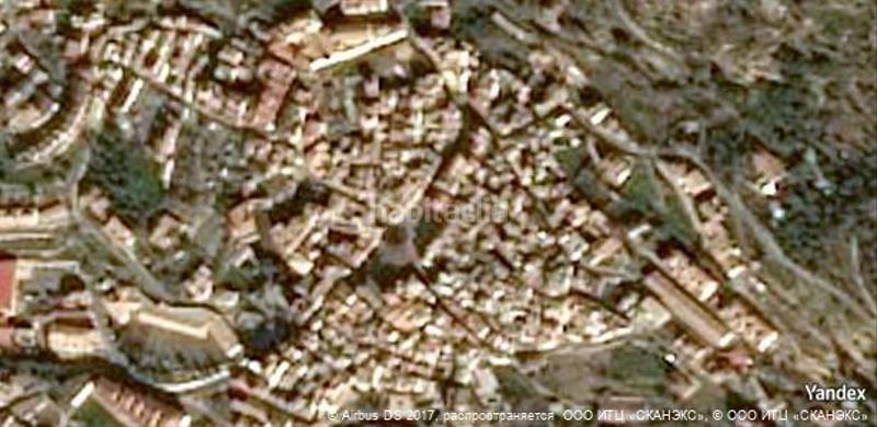 Foto 504819a8-48ae-4c6c-864a-77dc3f90c4e2. Parking voiture dans Güéjar Sierra