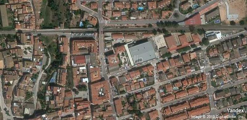 Foto 01b888a8-c396-49ca-9c94-abb11440c493. Aparcament cotxe a Roda de Barà