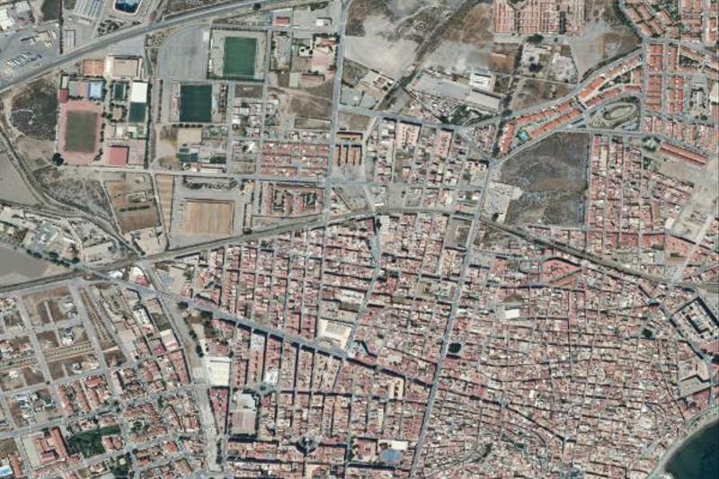 Foto 3ac419b6-f01e-4fdc-ba62-fed16d2e6d5b. Aparcament cotxe a Casco Antiguo Águilas