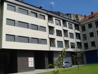 Aparcament cotxe  Rúa avilés de taramancos. Plaza de garaje grande para coche amplio. buena comunicación,acc
