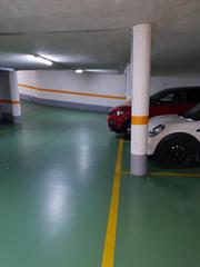 Aparcament cotxe en Centro. Plaza de garaje amplia, apta para cualquier vehculo de hasta 5