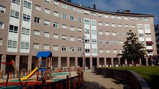 Location Local commercial  Rúa san rosendo. Se alquila local comercial reformado en plaza san rosendo situad