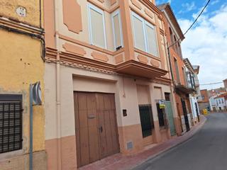 Casa  Calle don tomás 1. Casa muy centrica