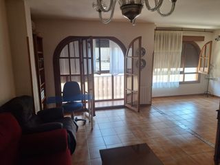 Flat  Calle san gil abad 12. Luminoso piso de 3 dormitorios con excelente ventilación y calef