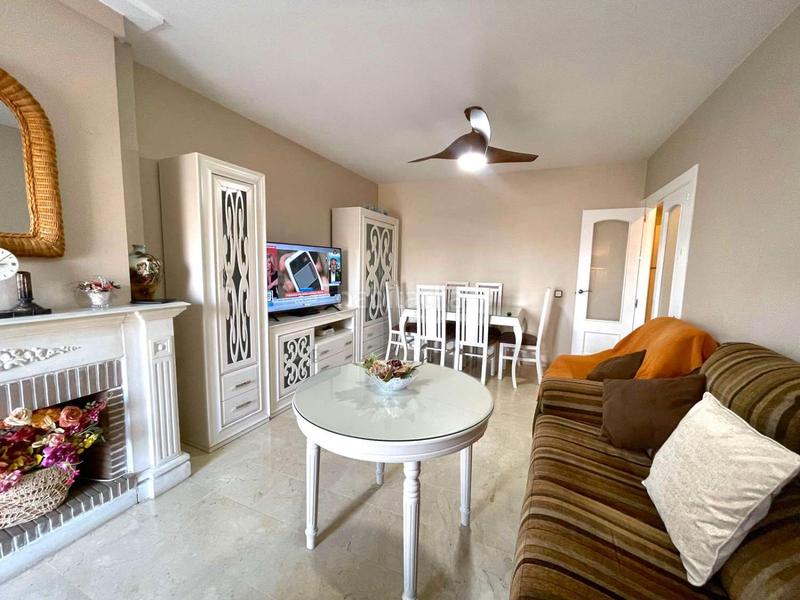 Foto f06552ff-6f18-4994-97b4-a77e5817edc4. Flat with parking in Paseo Marítimo de Levante Torre del Mar