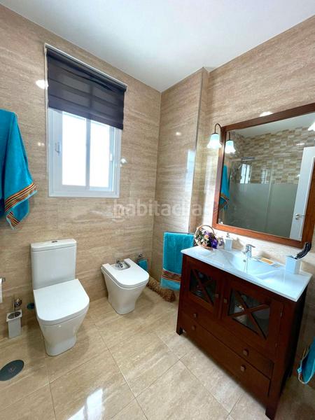 Foto f9b3c76f-66f9-4816-8aa6-69ea77cbb904. Flat with parking in Paseo Marítimo de Levante Torre del Mar