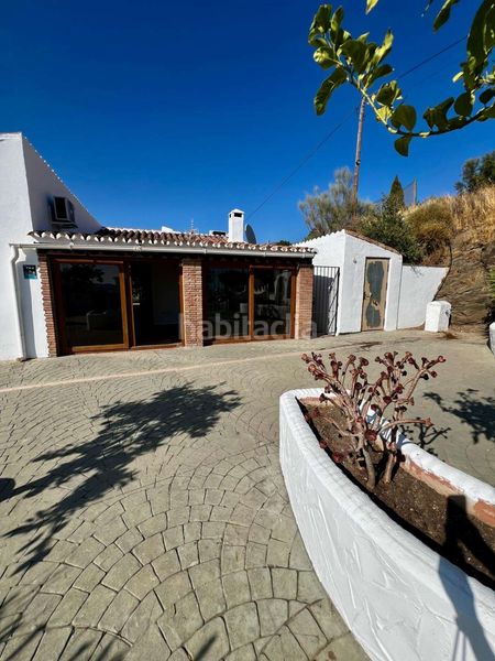 Foto 90a4f29b-90ce-43ca-8731-5403b8365378. Chalet with pool in Viñuela