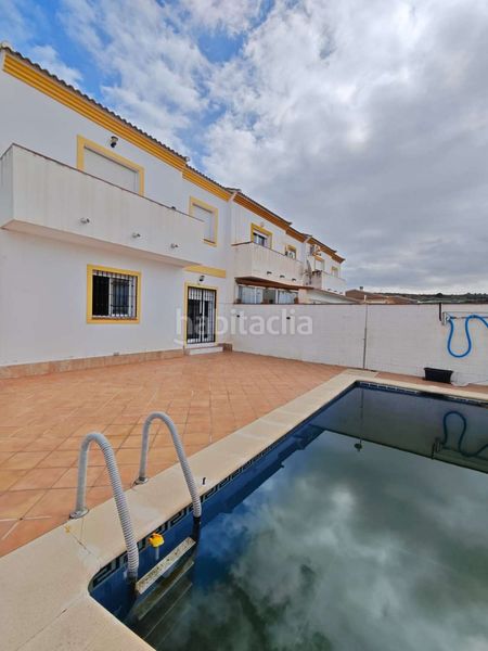 Foto f263a988-26cf-40ec-b6be-905a060e1d54. Xalet amb aparcament piscina a Alcaucín