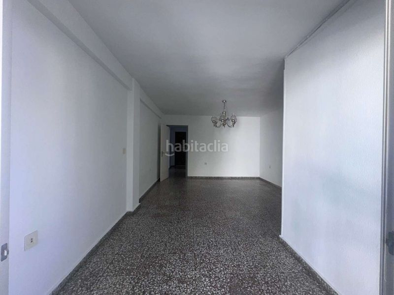 Foto c58070bf-db86-4c83-a169-f3ab43593011. Piso en Centro Torre del Mar