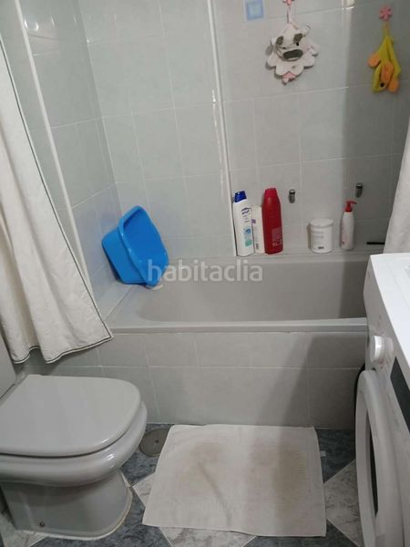 Foto e4de1a84-f20b-442b-a6c1-537f4c2cf9f0. Pis amb piscina a Paseo Marítimo de Levante Torre del Mar