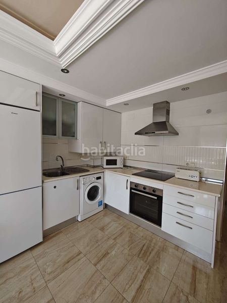 Foto ae75c40c-98c7-445a-aea2-755f7a6a9562. Pis a Centro Torre del Mar