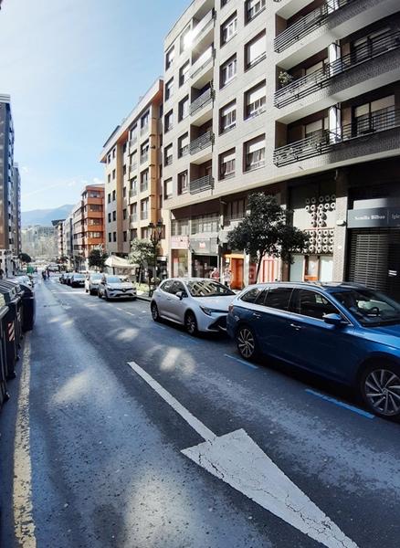Foto 95e89e02-e352-4b36-86a8-313f83db4f67. Parking coche garaje cerrado en deusto en San Pedro de Deusto - La Ribera Bilbao