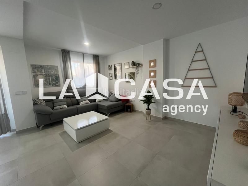 Foto 40ade70d-05cf-44f9-b9c1-9b856cfbb491. Casa a schiera con riscaldamento parcheggio piscina in Dos Hermanas