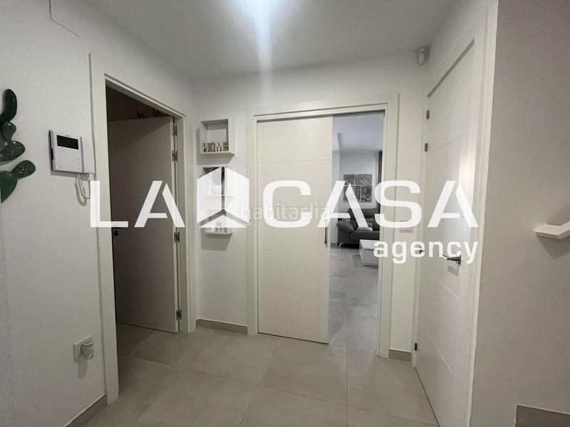 Foto 4374c798-6d7d-4054-b840-80687c846a42. Casa a schiera con riscaldamento parcheggio piscina in Dos Hermanas