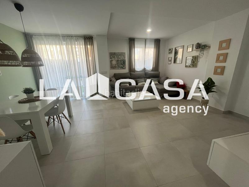 Foto f12a8b23-8e23-4c33-9c83-6fcbddd144db. Casa a schiera con riscaldamento parcheggio piscina in Dos Hermanas