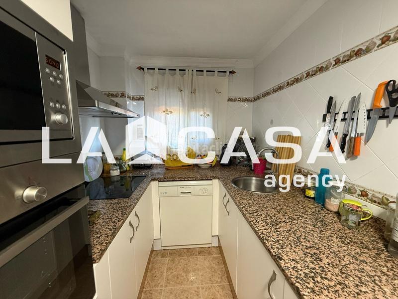 Foto aebf3392-aa43-4d4d-a217-9682e75375c2. Casa aparellada amb aparcament a cerros de Montequinto Montequinto