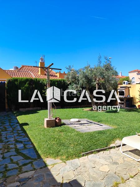 Foto fe266599-020d-4c7b-b27a-9ddb3fc4f635. Casa aparellada a Condequinto Montequinto