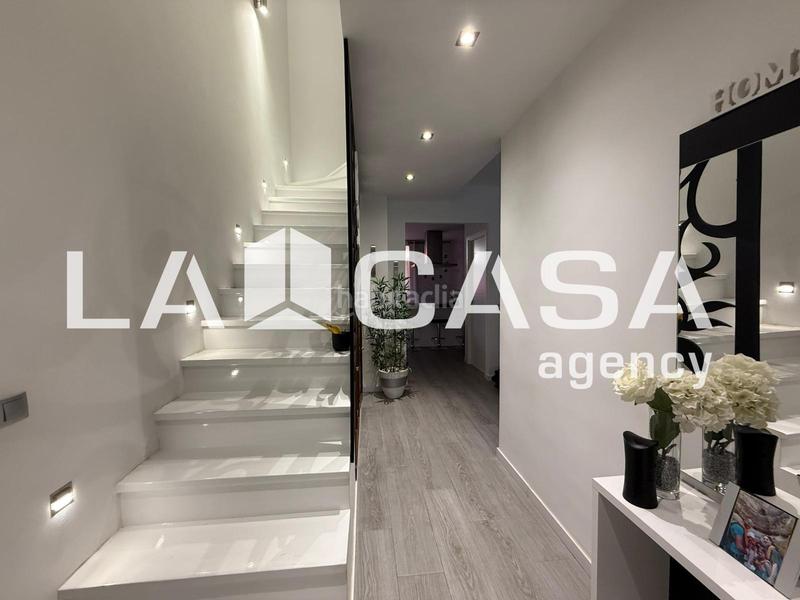 Foto 7d3eef1b-0786-4d8d-9583-2f35a67a6ae1. Casa a schiera con parcheggio in cerros de Montequinto Montequinto