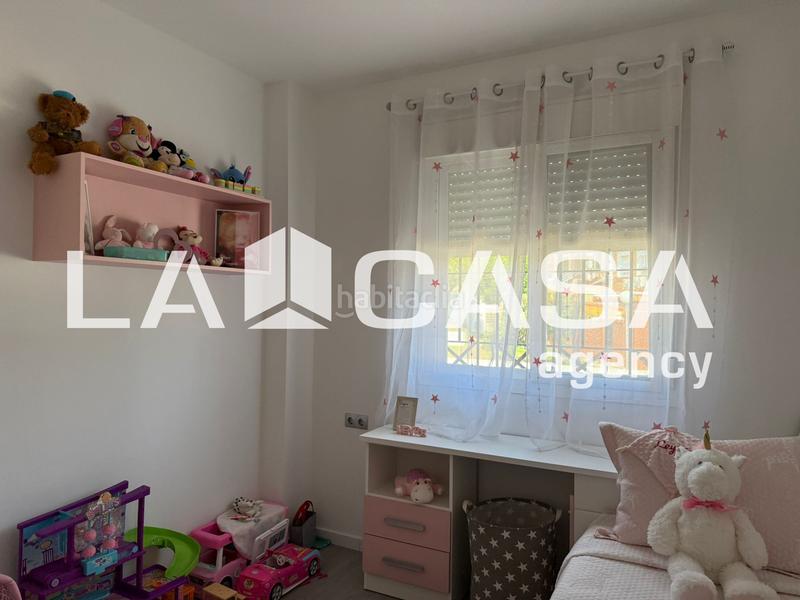 Foto b8823aa1-77b4-4085-b03f-10d814354569. Casa adosada en cerros de Montequinto Montequinto