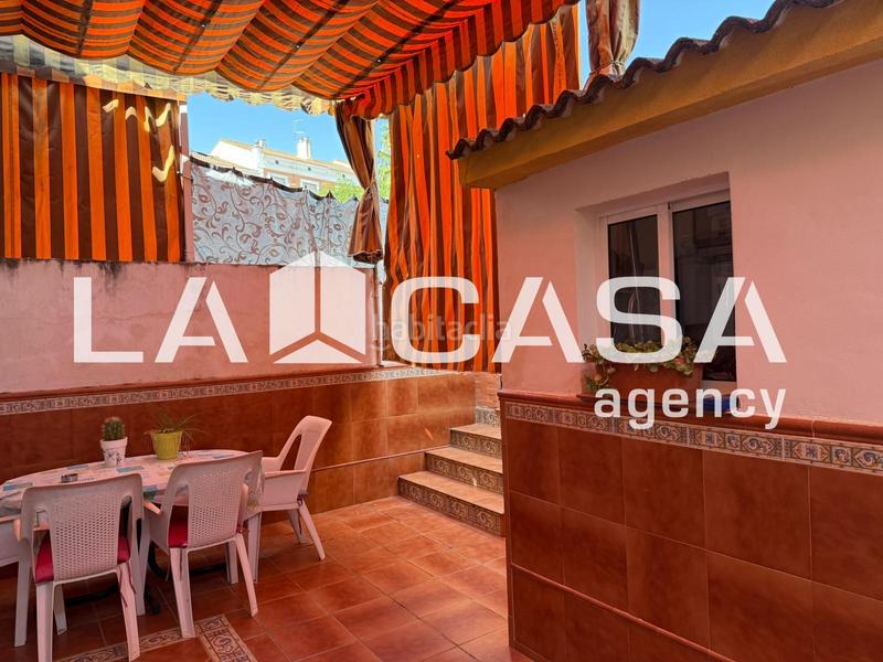 Foto 91dd6246-3114-4fc1-ba0e-8920b26cf7b1. Casa adossada amb aparcament a cerros de Montequinto Montequinto