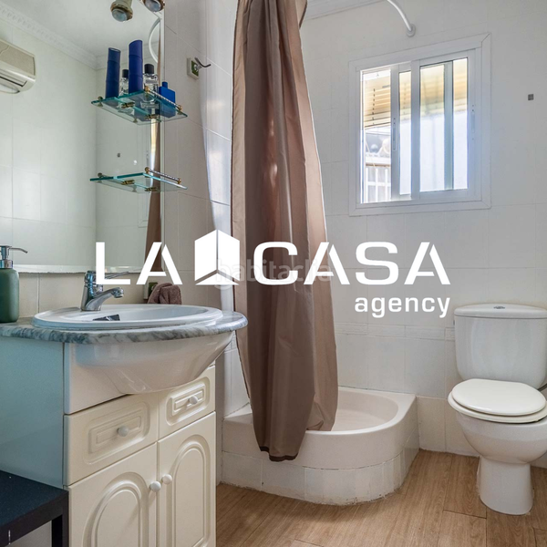 Foto e3e37a6b-7e37-42bc-8cfe-f726d8d5daab. Flat in Cruz Roja Sevilla