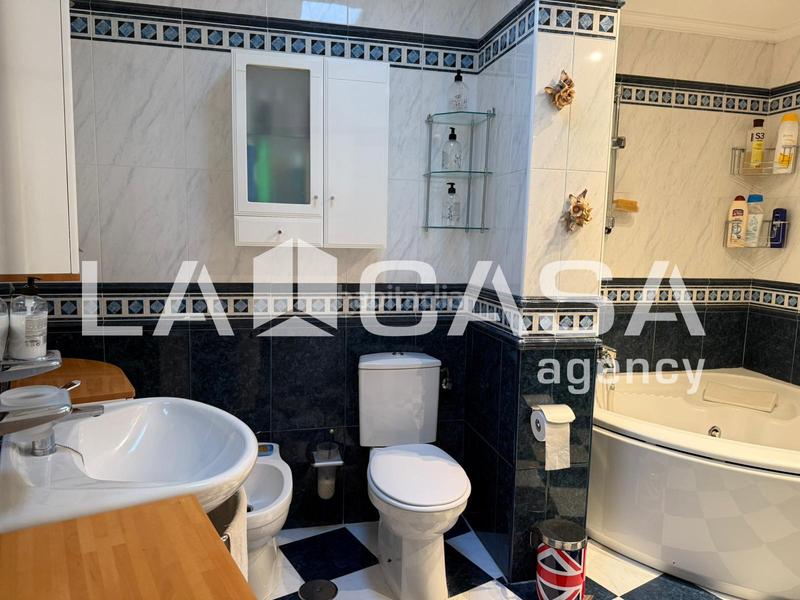 Foto 16b59bea-e0ce-459f-a043-d347a7060b8a. Casa adossada amb aparcament piscina a Avenida de Europa Montequinto