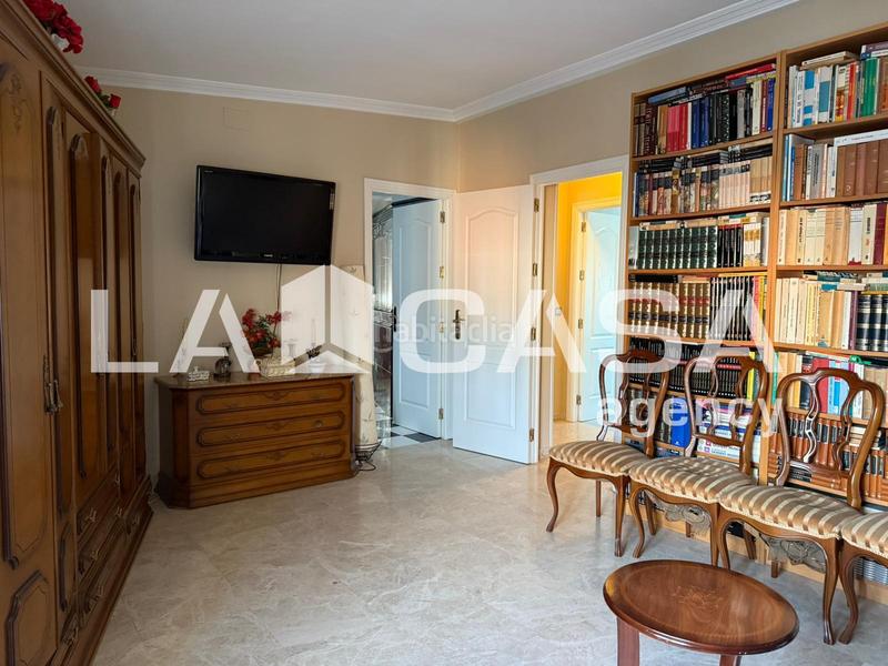 Foto 16d8b7b2-647e-4894-a139-153c28d9da7a. Casa adossada amb aparcament piscina a Avenida de Europa Montequinto