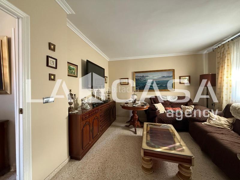 Foto e1c718d1-6848-46fa-a1c1-c654591a4777. Casa adossada amb aparcament piscina a Avenida de Europa Montequinto