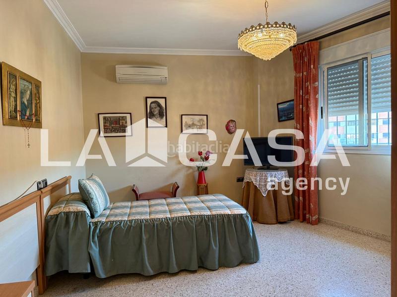 Foto f2b30520-41d2-49e7-a3cd-85797ce21a77. Casa adossada amb aparcament piscina a Avenida de Europa Montequinto