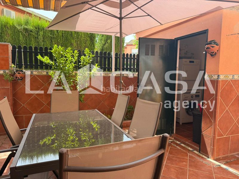 Foto aad3016b-c255-4940-840a-53bb988afe64. Casa adossada amb piscina a Avenida de Europa Montequinto
