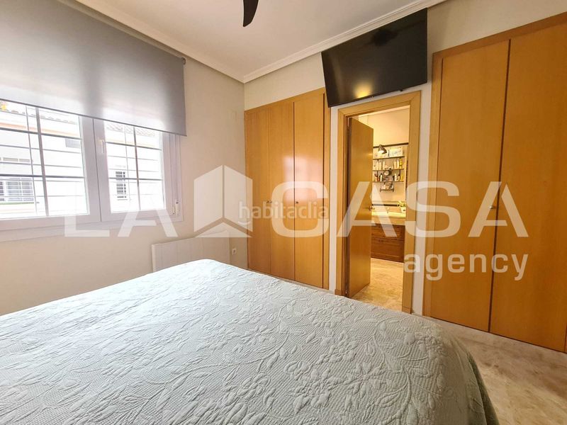 Foto f1c8b4ca-02d2-49a5-ace6-408bf1e4b37f. Casa adossada a Olivar de Quintos Montequinto