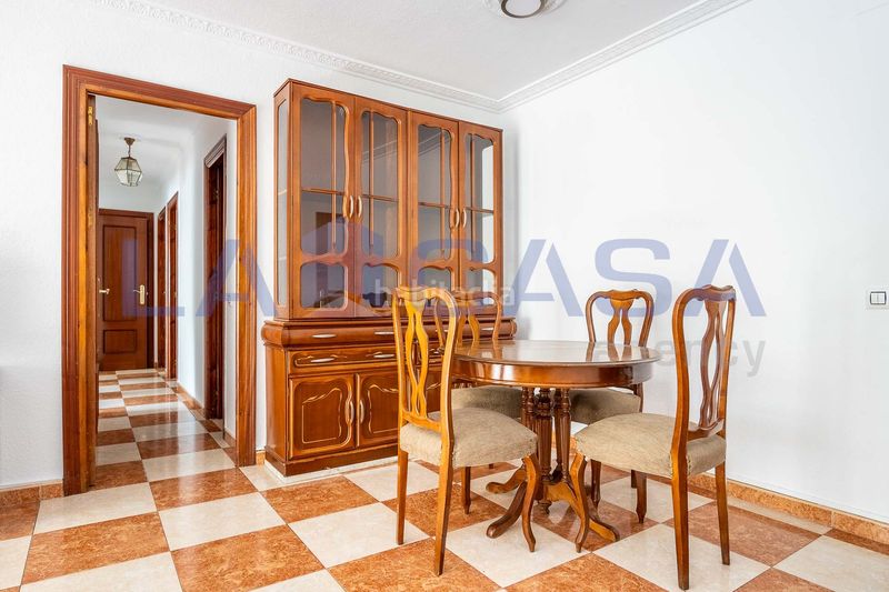 Foto 26b34730-4a4f-478f-b87c-6db9d9efd358. Pis amb aparcament a El Torrejón - El Cerezo Sevilla