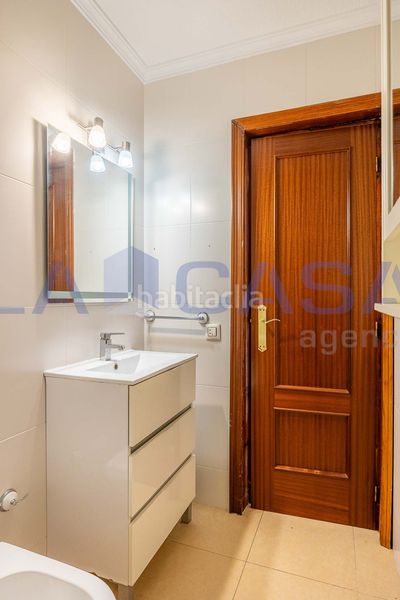 Foto 2a342b2e-1790-49f0-9c98-51352824e85a. Pis amb aparcament a El Torrejón - El Cerezo Sevilla