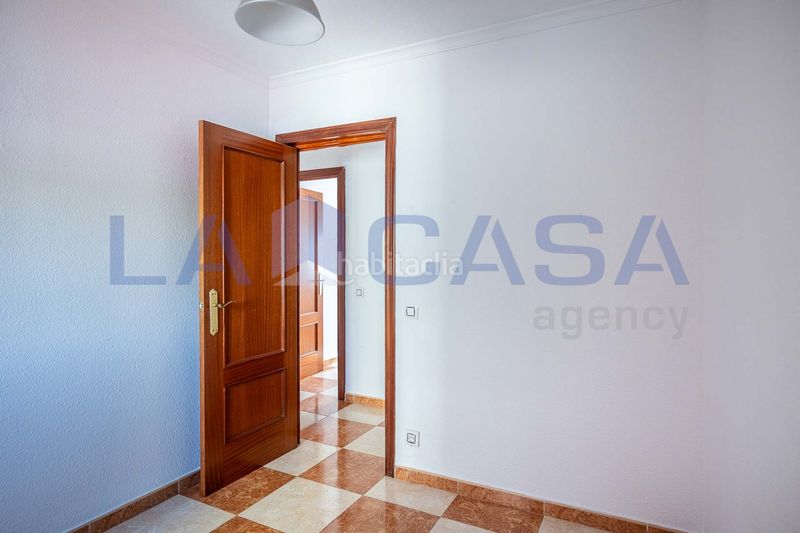 Foto 4ee65d81-29c6-4a36-a5a7-8a3014473de5. Pis amb aparcament a El Torrejón - El Cerezo Sevilla