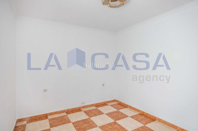 Foto 50e3e50e-dfe4-4265-be41-e78045708e45. Pis amb aparcament a El Torrejón - El Cerezo Sevilla