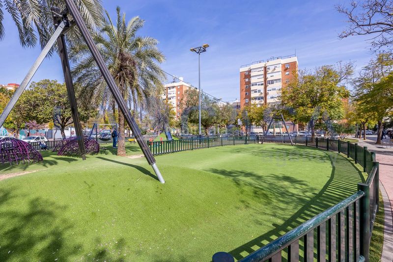 Foto 88e24918-b0f8-4276-bc3c-1e3c8363303d. Pis amb aparcament a El Torrejón - El Cerezo Sevilla