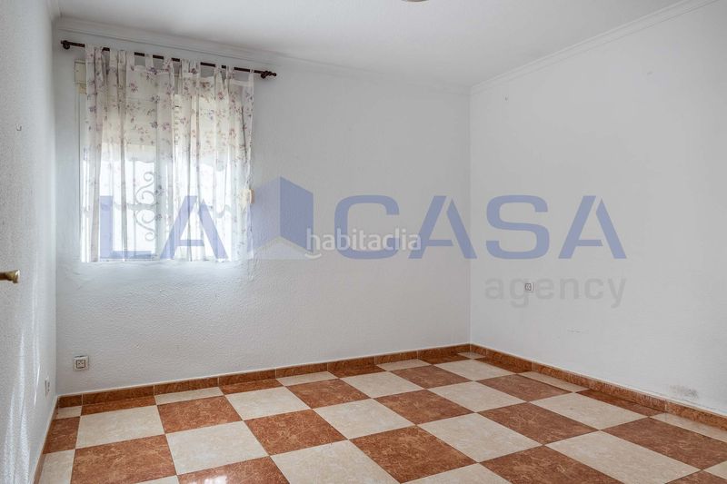 Foto 893be7cb-744c-4c98-a093-d0898a8d9f31. Pis amb aparcament a El Torrejón - El Cerezo Sevilla