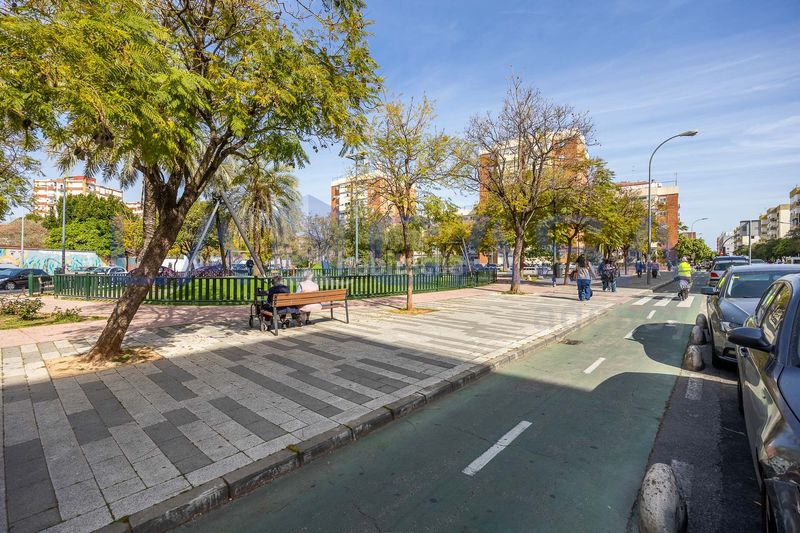 Foto 93778253-2bc7-4173-a08f-a039638a6303. Pis amb aparcament a El Torrejón - El Cerezo Sevilla