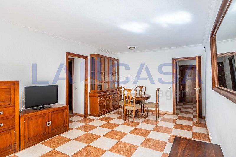 Foto cf6d8433-41a4-4f0e-9c1e-99be5f4d305a. Pis amb aparcament a El Torrejón - El Cerezo Sevilla